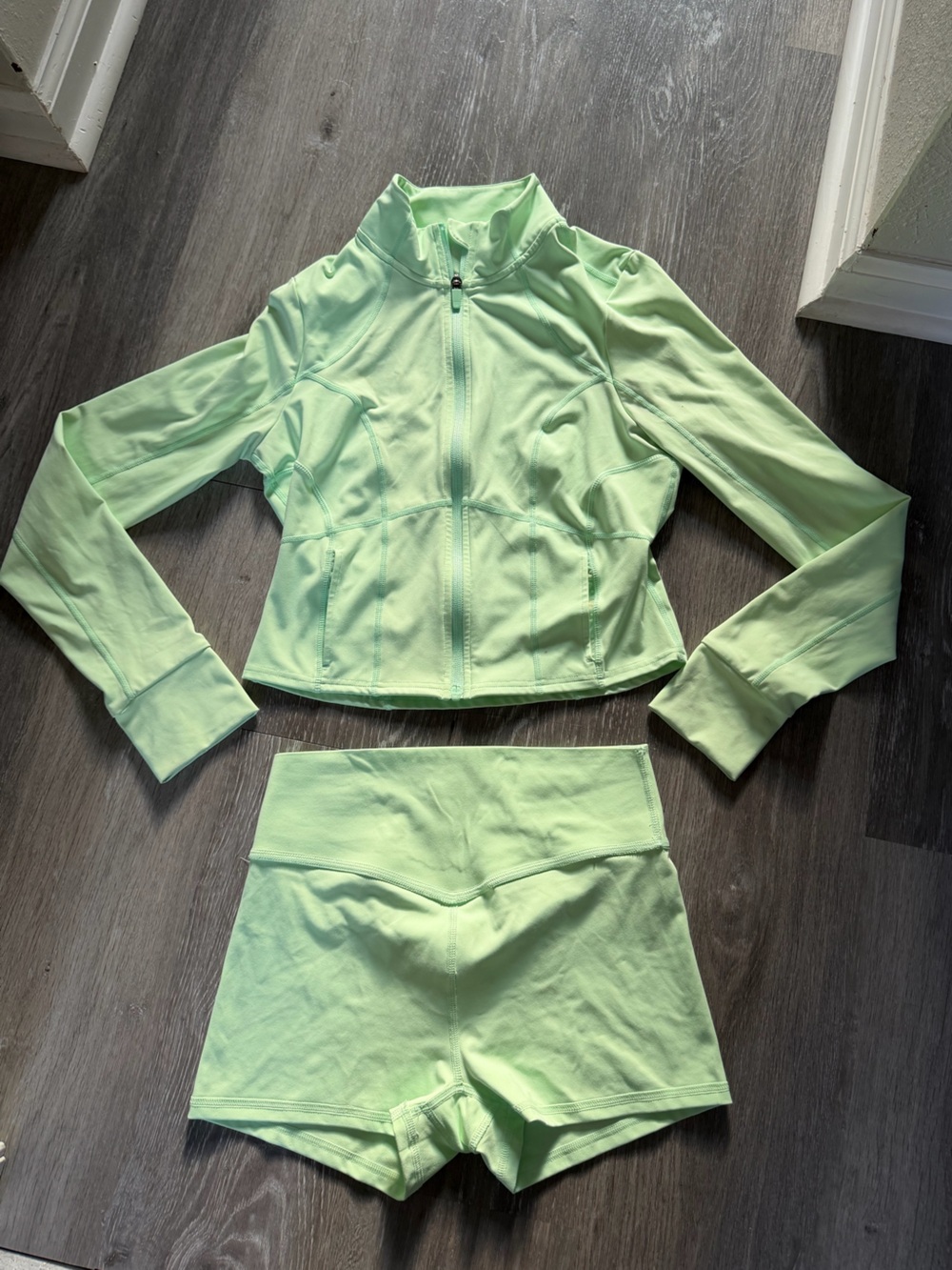 Fabletics matcha green set